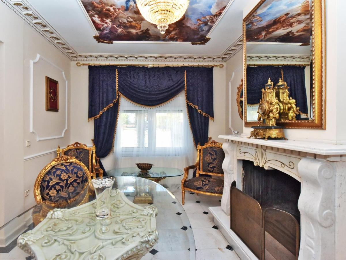 ネア・ムダニアRoyal Houseアパートメント エクステリア 写真